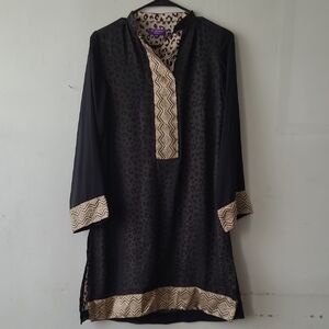 Chic Black and Gold Patterned Long Sleeve Dress. New Without Tag